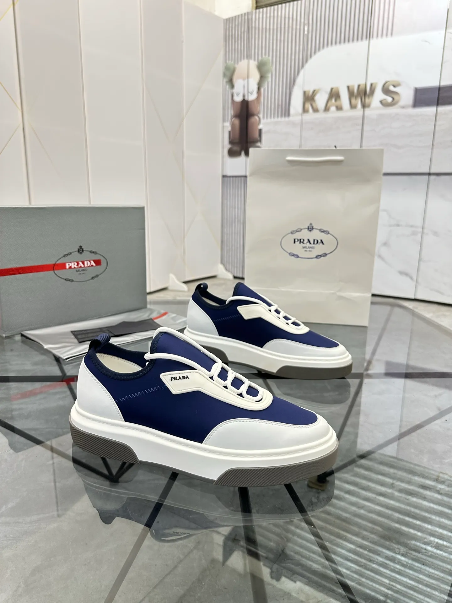 Men's shoes for sale 💰: 💰P600¥ High-end top quality Product trademark: Prada *"Prada*" low-top casual shoes Regular size: 38-45 (can be customized to 46) Product materials: Upper imported glue splicing original material, breathable lining, cowhide foot pads, original outsole. Number: 832